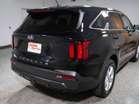 Used 2021 Kia Sorento LX image 7