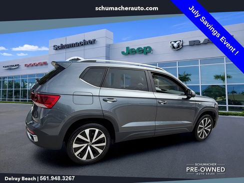 Used 2023 Volkswagen Taos SE w/ Panoramic Sunroof Package FWD image 7