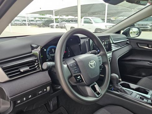 Used 2025 Toyota Camry LE w/ Convenience Package image 9