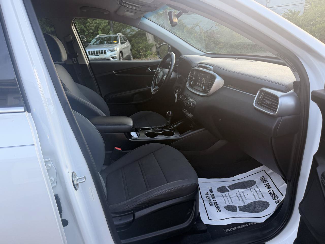 Used 2017 Kia Sorento AWD w/ LX Convenience Package image 26