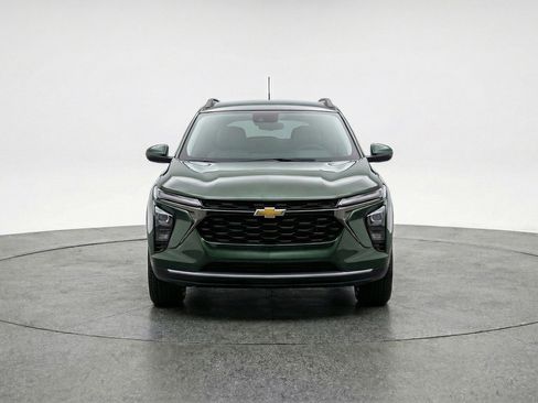 Used 2025 Chevrolet Trax LT image 2