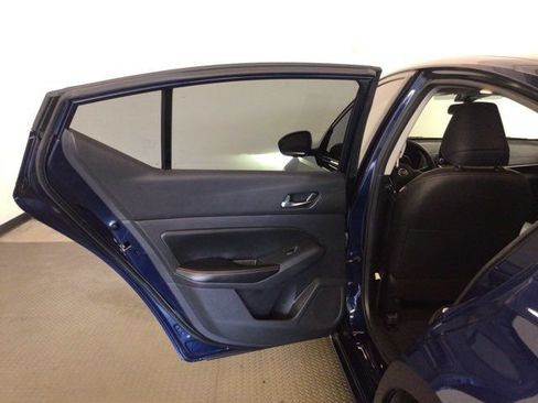 Used 2022 Nissan Altima 2.5 SR FWD image 10