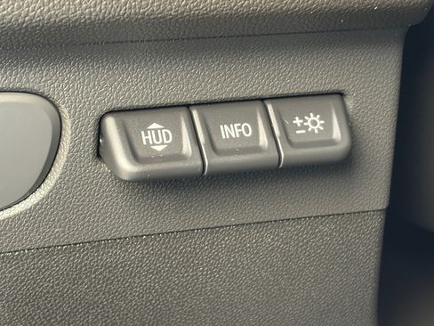 Used 2023 Buick Envision Avenir FWD image 21