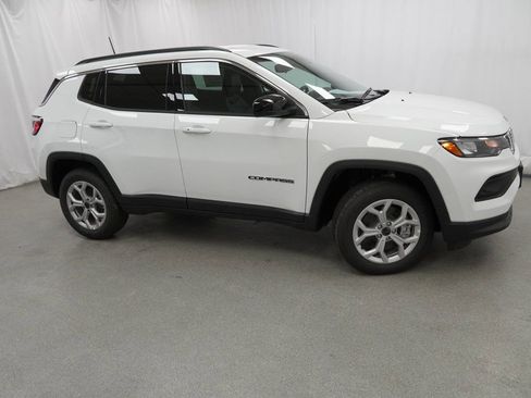 New 2026 Jeep Compass Latitude image 9