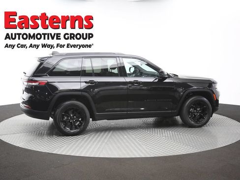 Used 2025 Jeep Grand Cherokee Altitude AWD/4WD image 44