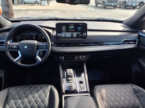Used 2023 Mitsubishi Outlander SEL FWD image 3