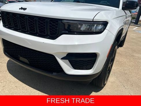 Used 2024 Jeep Grand Cherokee Altitude AWD/4WD image 4
