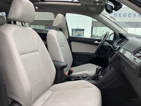 Used 2020 Volkswagen Tiguan SE w/ Panoramic Sunroof Package image 36