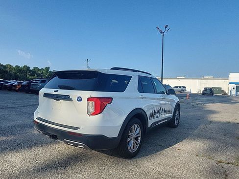 Used 2020 Ford Explorer XLT w/ Equipment Group 202A AWD/4WD image 5