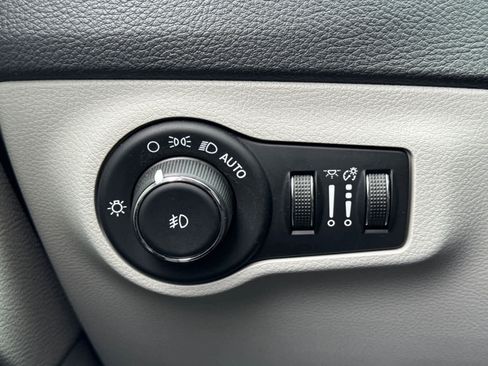 Used 2020 Jeep Compass Limited image 23