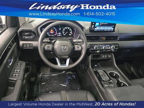 Used 2025 Honda Pilot Touring image 13