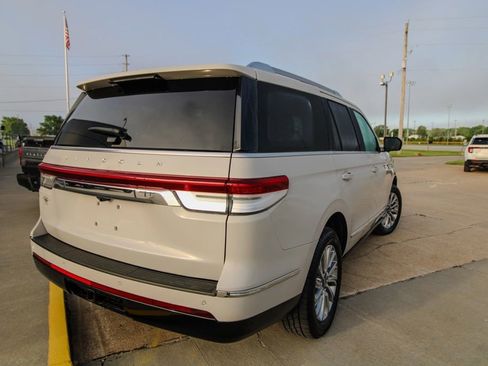 Used 2022 Lincoln Navigator 4WD image 3