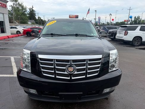 Used 2014 Cadillac Escalade ESV Luxury AWD/4WD image 2