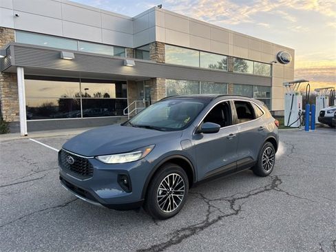 New 2026 Ford Escape SE image 2