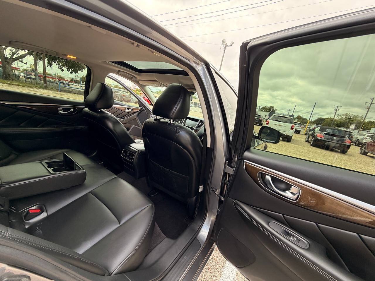 Used 2018 INFINITI Q50 Luxe w/ Cargo Package (L95) RWD image 14