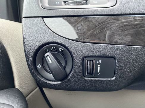 Used 2016 Dodge Grand Caravan SXT w/ UConnect Hands-Free Group image 21