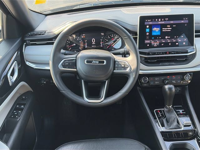Used 2023 Jeep Compass Limited AWD/4WD image 13