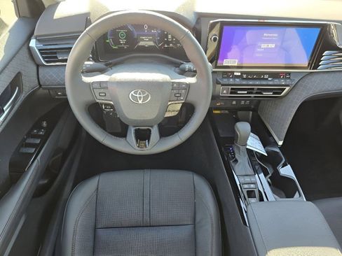 Used 2025 Toyota Camry XLE FWD image 30