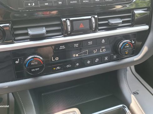 Used 2025 Nissan Pathfinder SL FWD image 22