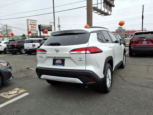 Certified 2022 Toyota Corolla Cross LE image 6