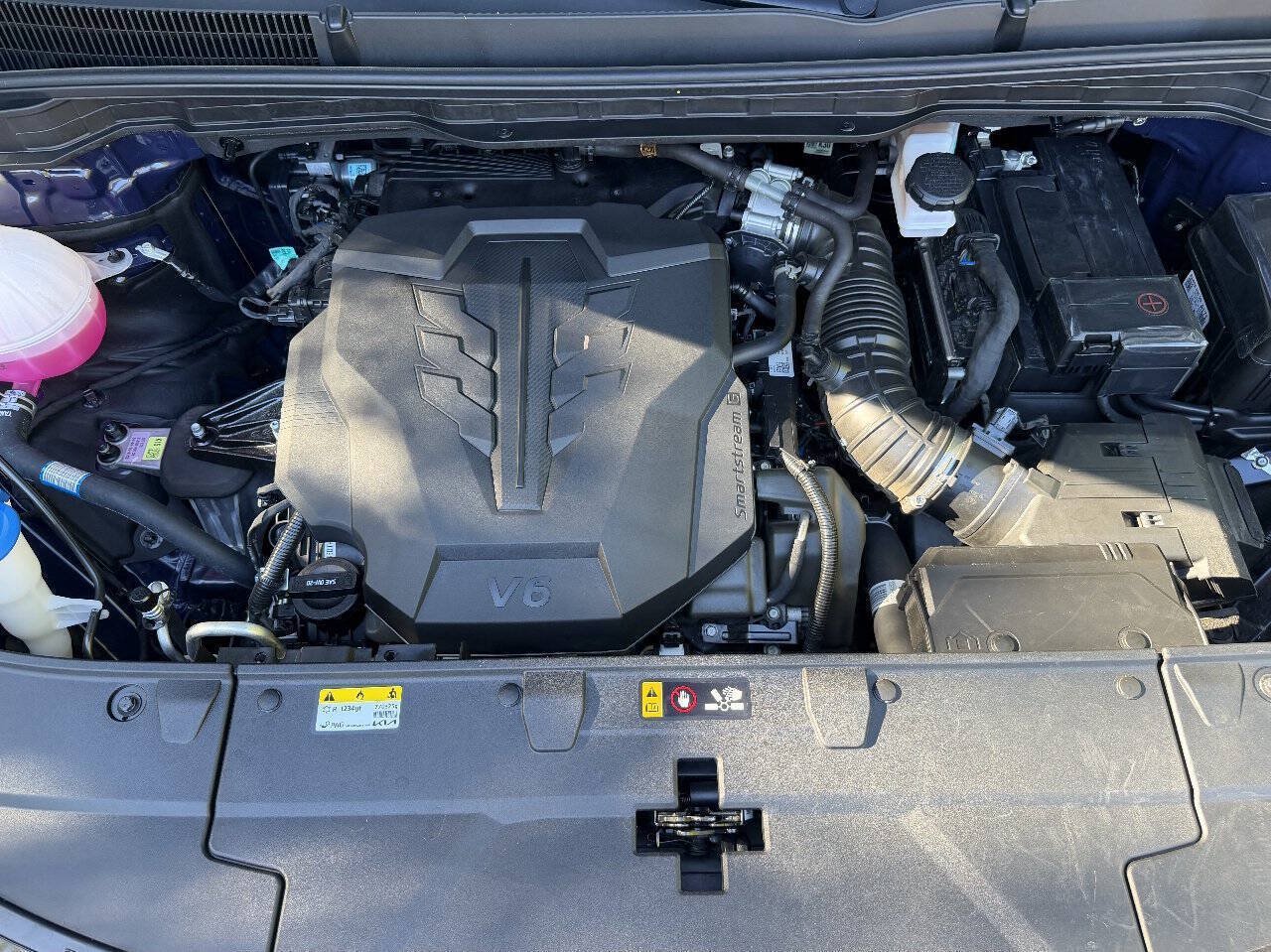 Used 2025 Kia Carnival FWD image 17