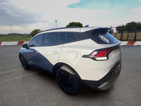 Certified 2023 Kia Sportage SX FWD image 4