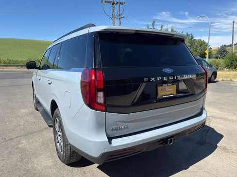 Certified 2025 Ford Expedition Active AWD/4WD image 12
