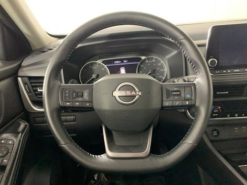 Used 2025 Nissan Rogue SV AWD/4WD image 26