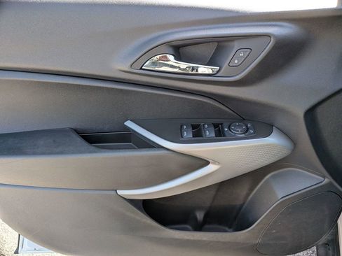 Used 2024 Chevrolet Trax RS w/ Sunroof Package image 15