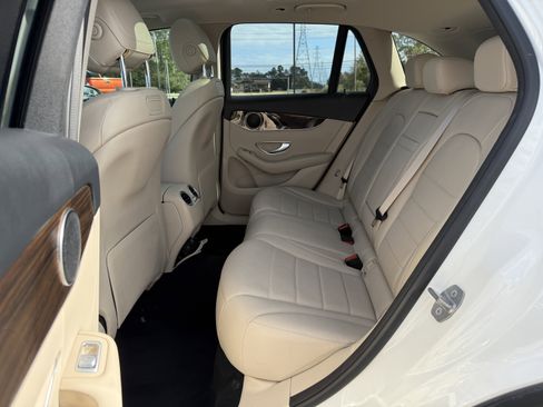 Used 2018 Mercedes-Benz GLC 300 w/ Premium Package image 34