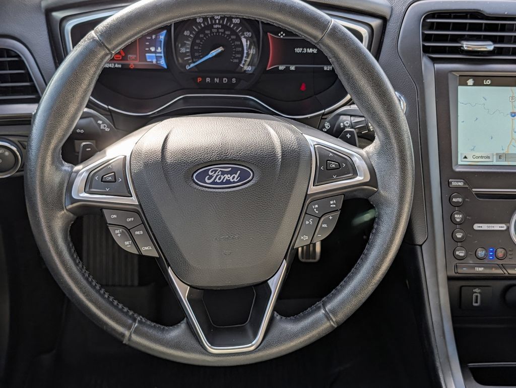 Used 2018 Ford Fusion Titanium FWD image 14