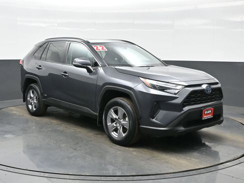 Used 2022 Toyota RAV4 XLE w/ Convenience Package image 8