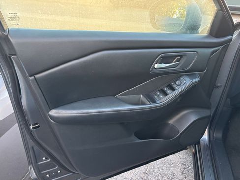 Used 2024 Nissan Rogue SV image 20