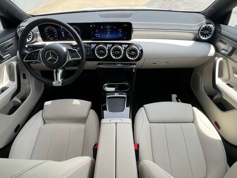 Used 2025 Mercedes-Benz CLA 250 4MATIC image 2