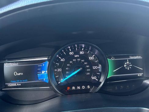 Used 2018 Ford Explorer XLT w/ Equipment Group 202A AWD/4WD image 28