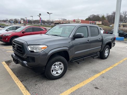 Used 2021 Toyota Tacoma SR image 1