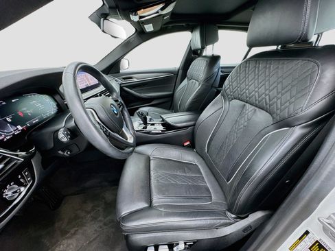 Used 2021 BMW 530e w/ Luxury Seating Package RWD image 13