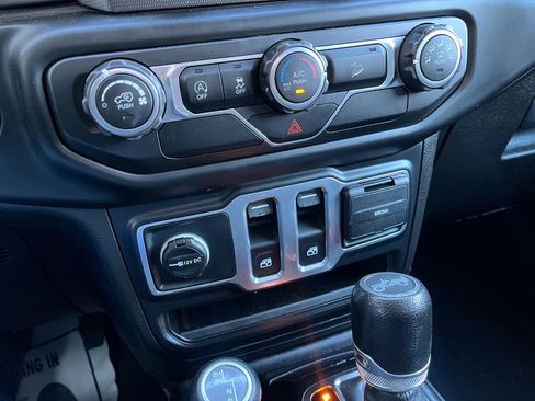 Used 2018 Jeep Wrangler Sport image 23