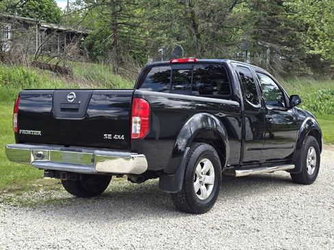 Used 2010 Nissan Frontier SE w/ SE Value Truck Pkg AWD/4WD image 9
