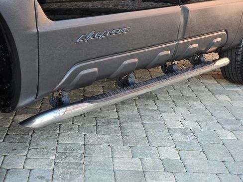 Used 2006 Chevrolet Avalanche Z66 w/ Sun And Sound Package image 4