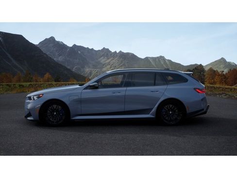 New 2026 BMW M5 Touring image 4