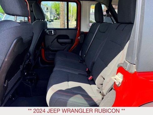 Used 2024 Jeep Wrangler Unlimited Rubicon AWD/4WD image 17