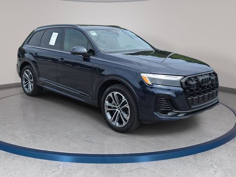 Certified 2025 Audi Q7 2.0T Premium w/ Convenience Plus Package AWD/4WD image 3