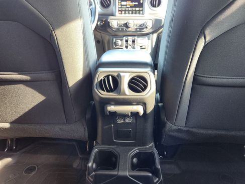 Used 2022 Jeep Gladiator Sport AWD/4WD image 13