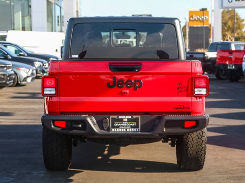 Used 2022 Jeep Gladiator Sport image 8