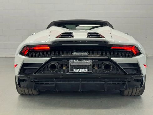 Used 2020 Lamborghini Huracan EVO image 12