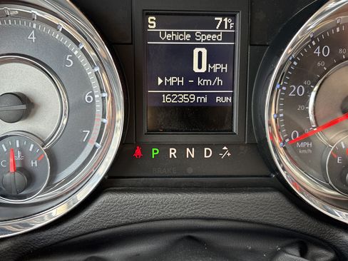 Used 2013 Chrysler Town & Country Touring-L w/ Driver Convenience Group FWD image 19