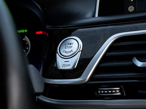 Used 2019 BMW 750i w/ Executive Package image 30