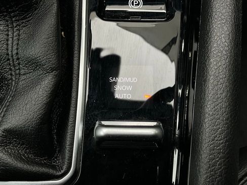 Used 2025 Jeep Compass Limited image 24