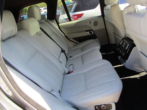 Used 2017 Land Rover Range Rover HSE image 6